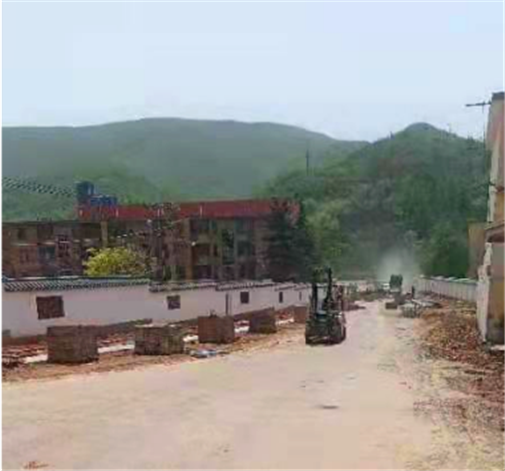 洛陽俊龍建材為新安縣鐵門鎮(zhèn)供應透水磚產品，正在施工中... ...