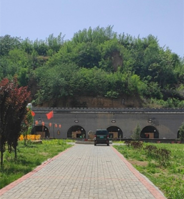 宜陽縣錦屏鎮(zhèn)山底村的透水磚施工效果展示 宜陽縣錦屏鎮(zhèn)山底村的透水磚施工效果展示