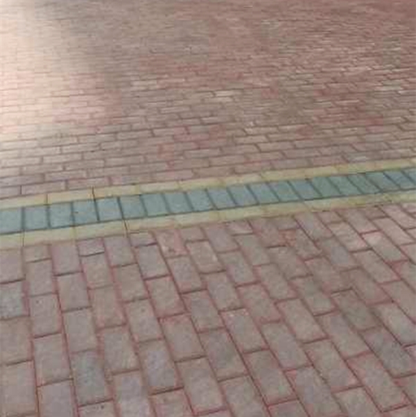 洛陽(yáng)老城區(qū)中鑫家苑透水磚施工效果展示 洛陽(yáng)老城區(qū)中鑫家苑透水磚施工效果展示