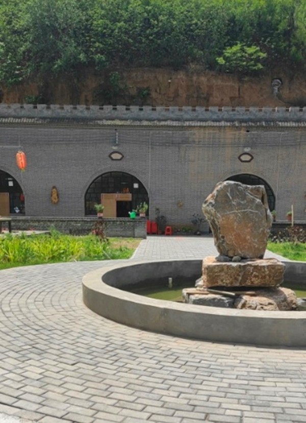 宜陽縣錦屏鎮(zhèn)山底村的透水磚施工效果展示 宜陽縣錦屏鎮(zhèn)山底村的透水磚施工效果展示